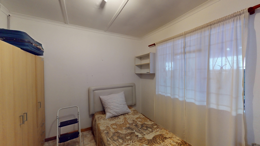 4 Bedroom Property for Sale in Gustrouw Western Cape